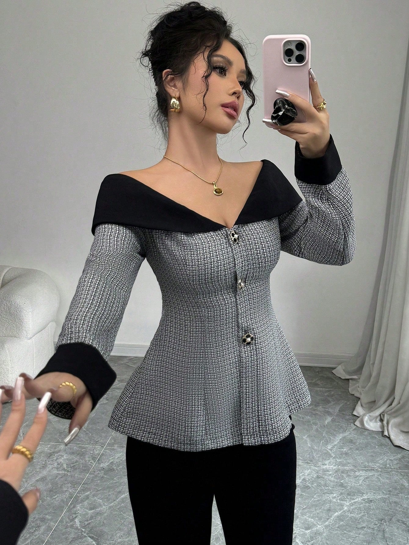 Minimalist Off-Shoulder V-Neck Jacket