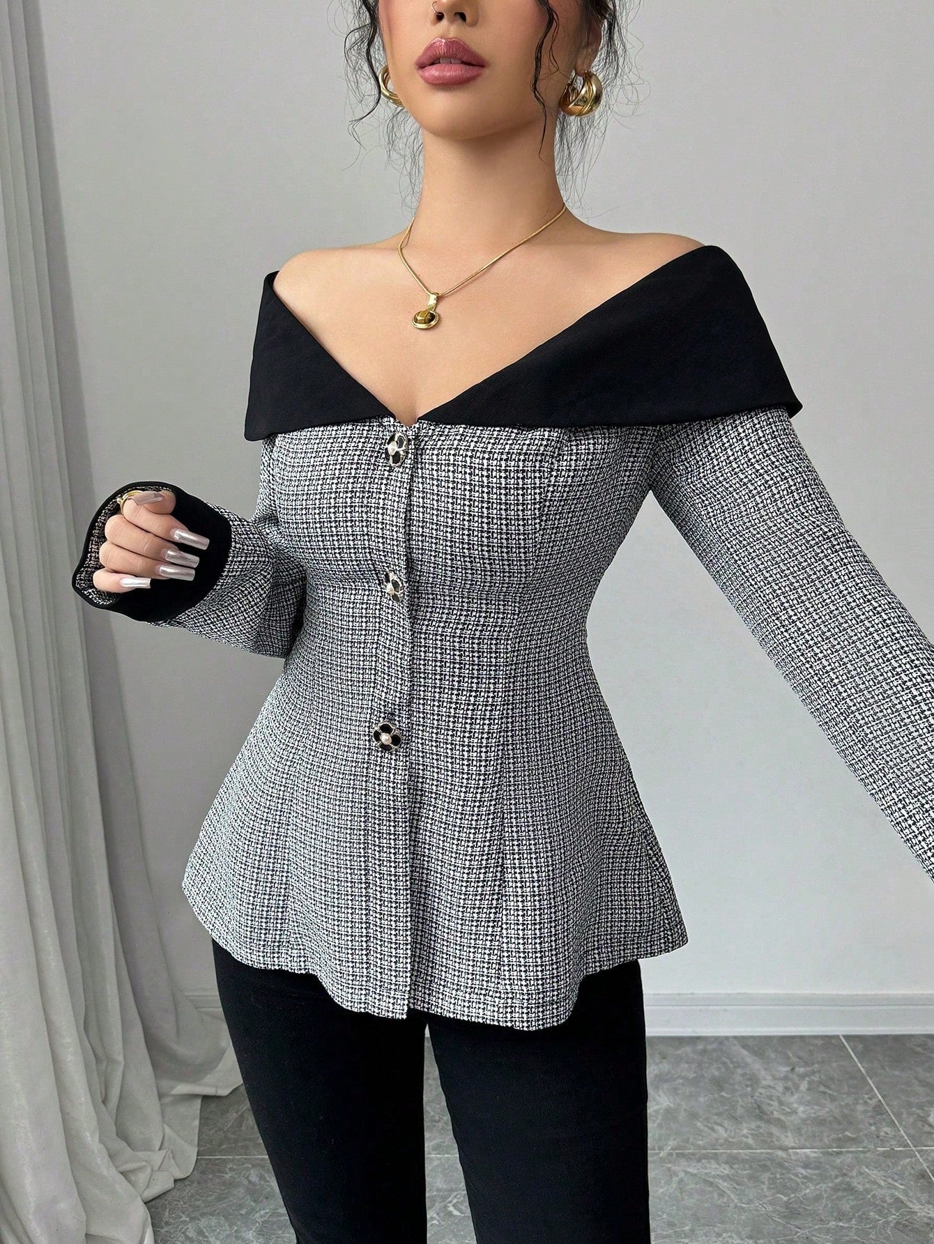 Minimalist Off-Shoulder V-Neck Jacket